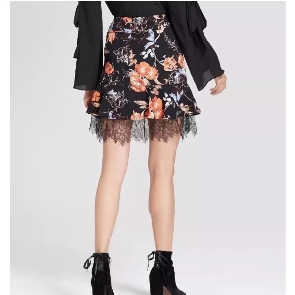 Who What Wear Floral Skirt w/ Peplum Bottom & Lace